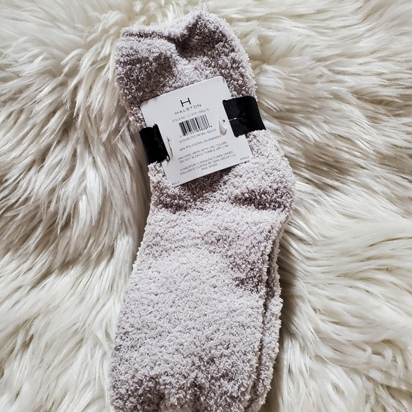 🦋5/$25 Halston plush socks - Picture 2 of 4